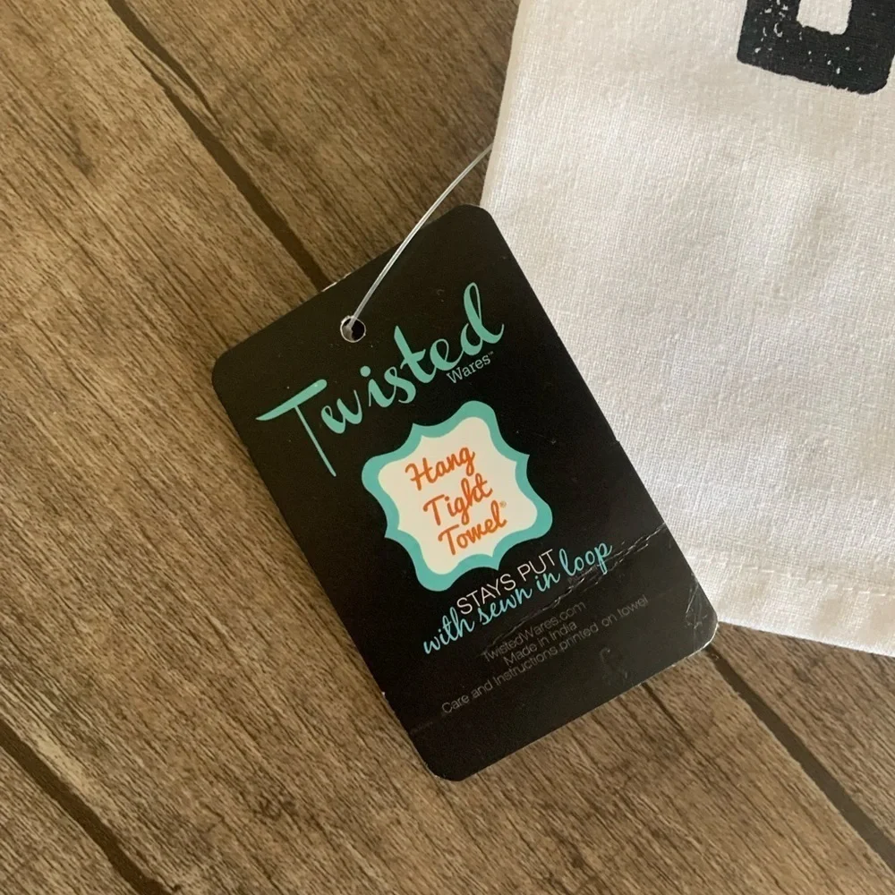 NWT Twisted Wares Hanging‎ Kitchen Towel